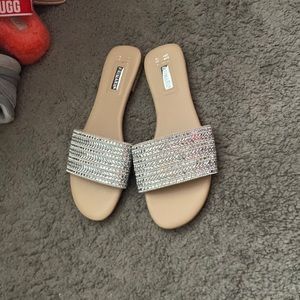 im selling these cute sandals with rhinestones on them